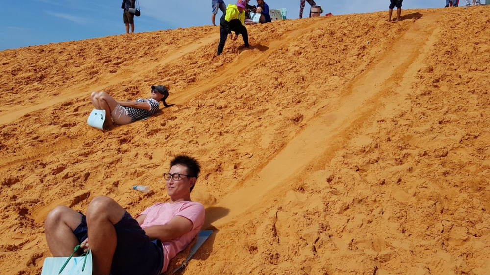 Trượt cát tại Đồi Cát Bay